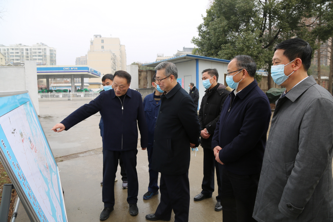 市長(zhǎng)陳冰冰一行看望慰問(wèn)安慶港華燃?xì)庖痪€(xiàn)職工